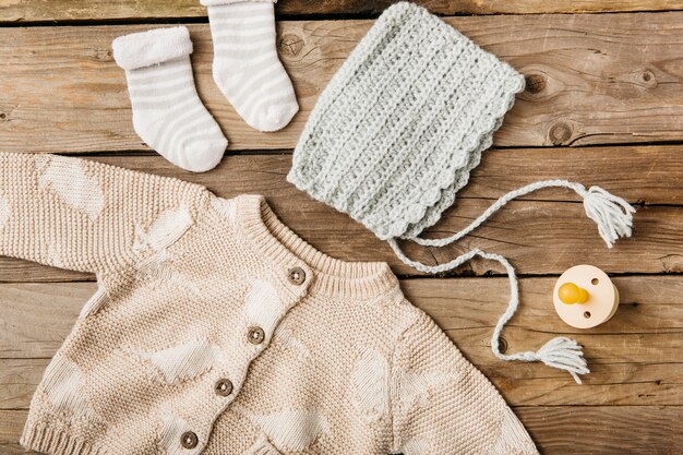 Jak dobrze dobrać strój dla swojego maluszka – praktyczne wskazówki dla rodziców