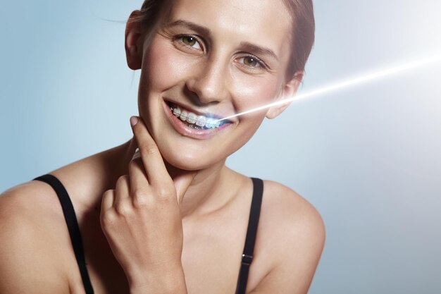 Jak piaskowanie zębów wpływa na zdrowie i estetykę uśmiechu?