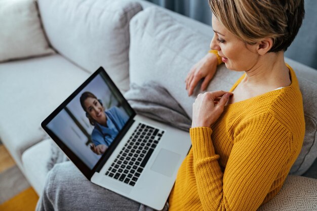 Jak przygotować się do pierwszej konsultacji z psychologiem online?