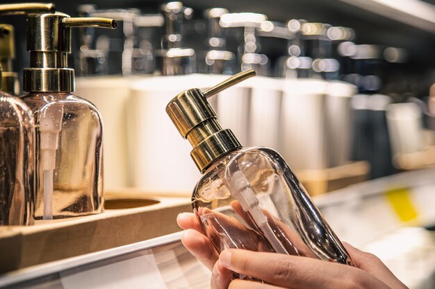 Odkrywanie Luksusowych Zapachów: Jak Wybrać Idealny Perfum dla Siebie