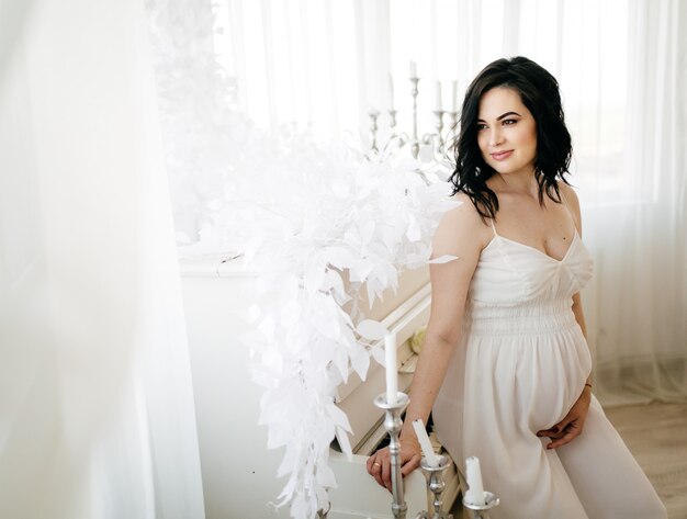 Jak wybrać idealną sukienkę na wesele będąc w ciąży?