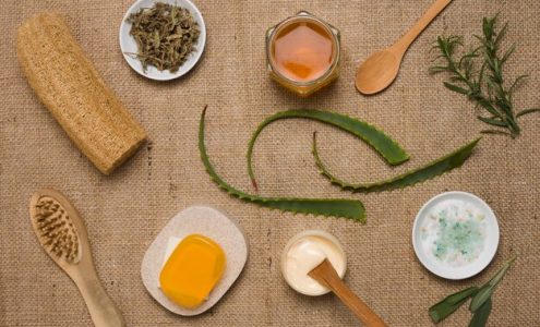 Jakie składniki naturalne najlepiej wspierają proces złuszczania skóry?