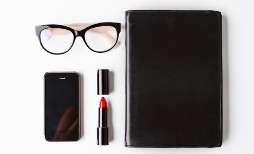 Jakie dodatki wybrać, aby dopełnić elegancką stylizację?