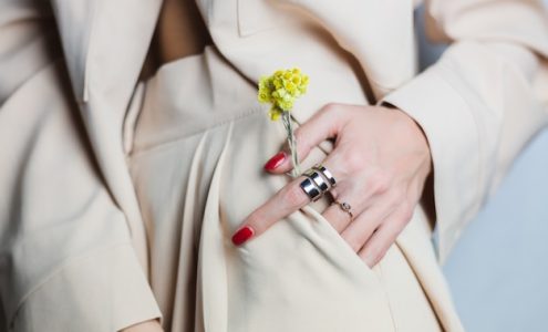 Elegancja w Detalach: Sztuka Doboru Stylowych Akcesoriów